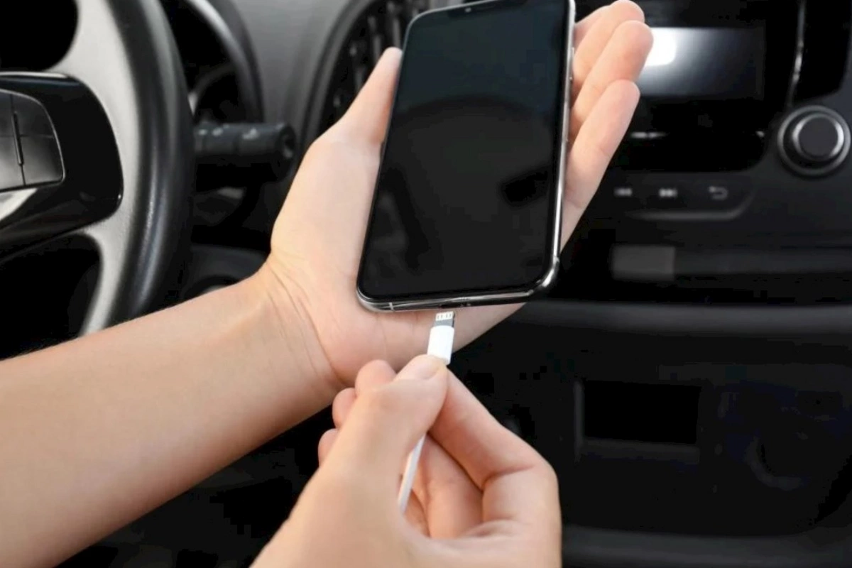 Smartfonu avtomobildə enerji ilə doldurmək yanacaq sərfiyyatını artırır?