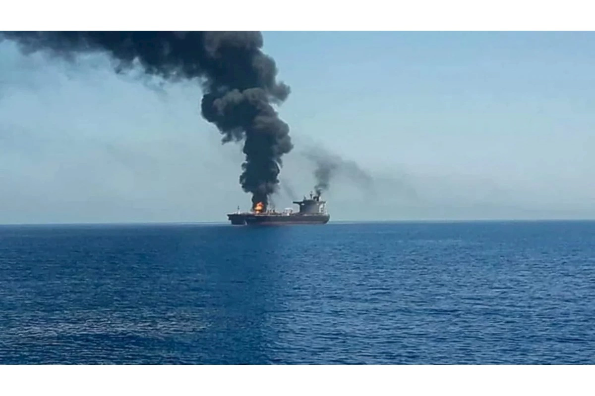 Hörmüz boğazında tanker minaya düşüb