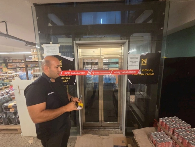 Marketin liftinin fəaliyyəti dayandırıldı — VİDEO/FOTOLAR Marketin liftinin fəaliyyəti dayandırıldı — VİDEO/FOTOLAR
