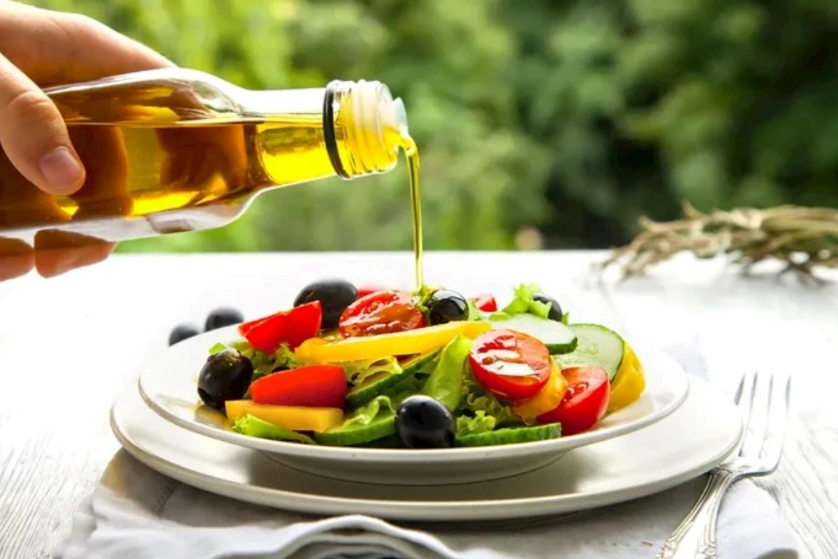 Salat üçün ən faydalı 5 yağ növü: Diyetoloqdan vacib tövsiyələr
