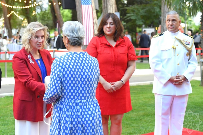 Amerikanın 250-illik yubileyi Bakıda təntənəli şəkildə qeyd olunub — FOTOLAR Amerikanın 250-illik yubileyi Bakıda təntənəli şəkildə qeyd olunub — FOTOLAR