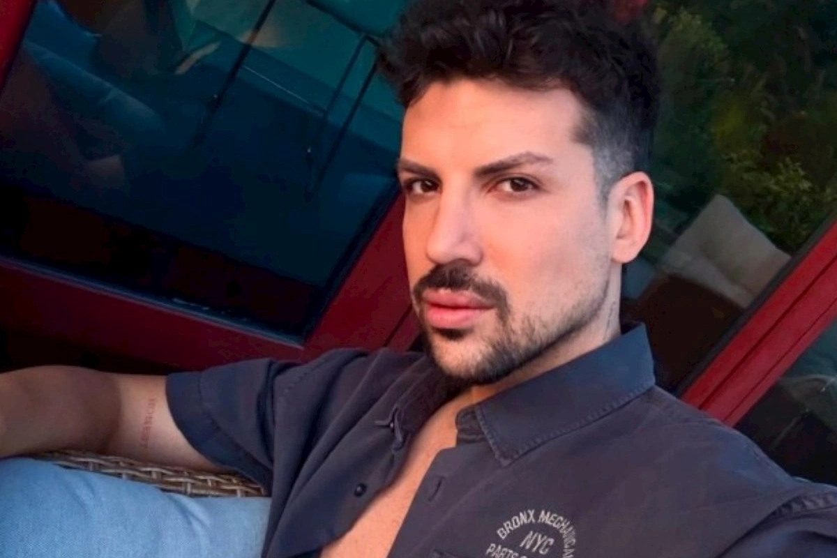 Səhnədə gərgin anlar: Məşhur ifaçının konsertində əlbəyaxa dava — VİDEO