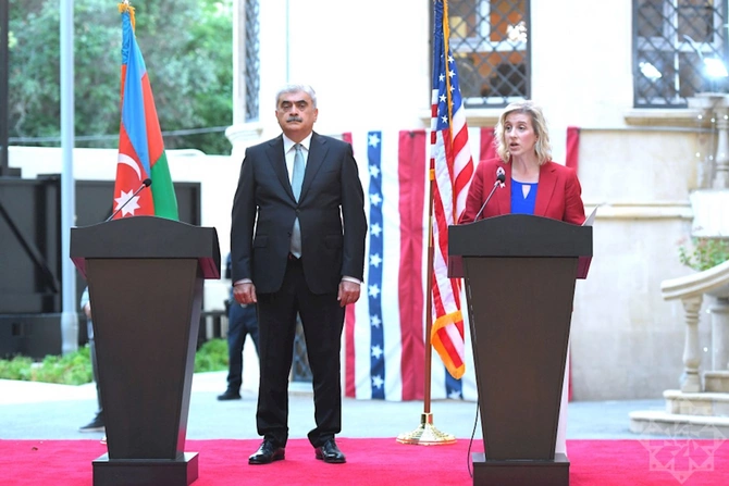 Amerikanın 250-illik yubileyi Bakıda təntənəli şəkildə qeyd olunub — FOTOLAR Amerikanın 250-illik yubileyi Bakıda təntənəli şəkildə qeyd olunub — FOTOLAR
