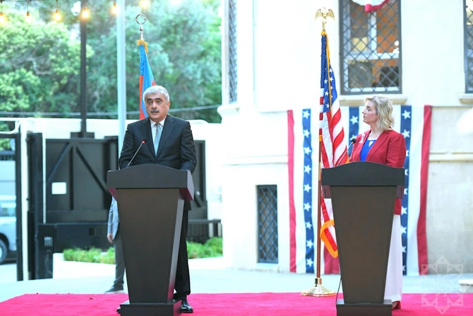 Amerikanın 250-illik yubileyi Bakıda təntənəli şəkildə qeyd olunub — FOTOLAR Amerikanın 250-illik yubileyi Bakıda təntənəli şəkildə qeyd olunub — FOTOLAR