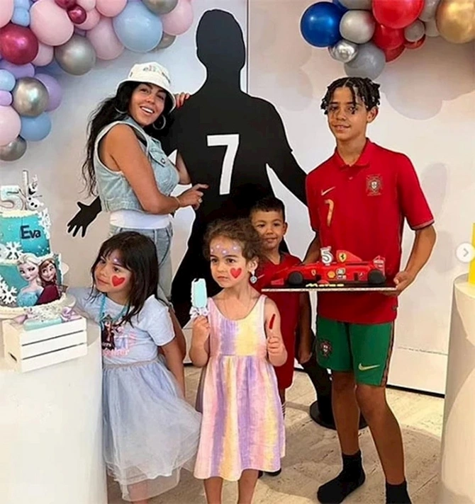 Ronaldo ilə Corcina arasındakı 10 illik sevginin sirri açıqlandı — FOTOLAR