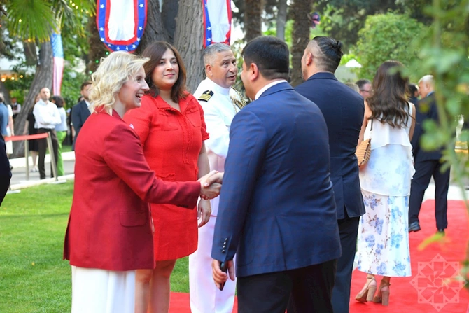 Amerikanın 250-illik yubileyi Bakıda təntənəli şəkildə qeyd olunub — FOTOLAR Amerikanın 250-illik yubileyi Bakıda təntənəli şəkildə qeyd olunub — FOTOLAR