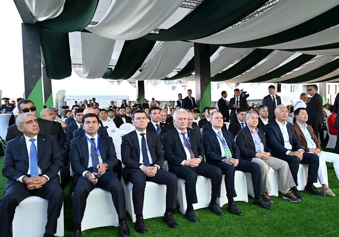 İlham Əliyev həmkarları ilə Qolf Klubun açılışında iştirak etdi — FOTOLAR İlham Əliyev həmkarları ilə Qolf Klubun açılışında iştirak etdi — FOTOLAR