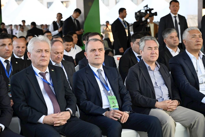 İlham Əliyev həmkarları ilə Qolf Klubun açılışında iştirak etdi — FOTOLAR İlham Əliyev həmkarları ilə Qolf Klubun açılışında iştirak etdi — FOTOLAR