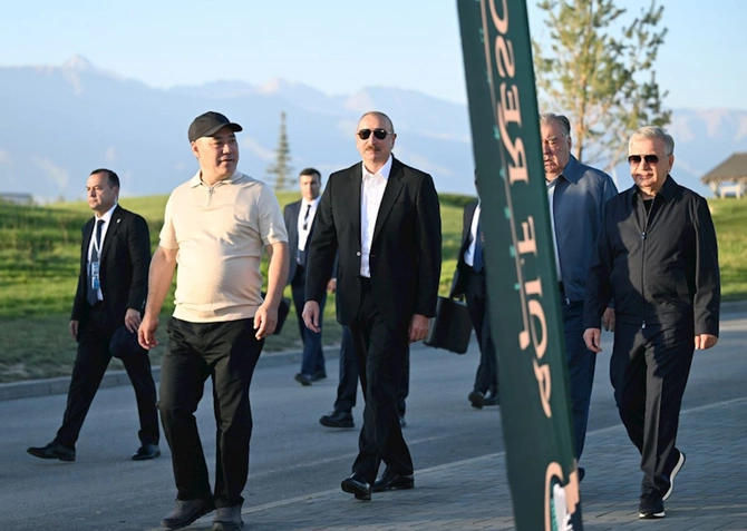 İlham Əliyev həmkarları ilə Qolf Klubun açılışında iştirak etdi — FOTOLAR İlham Əliyev həmkarları ilə Qolf Klubun açılışında iştirak etdi — FOTOLAR