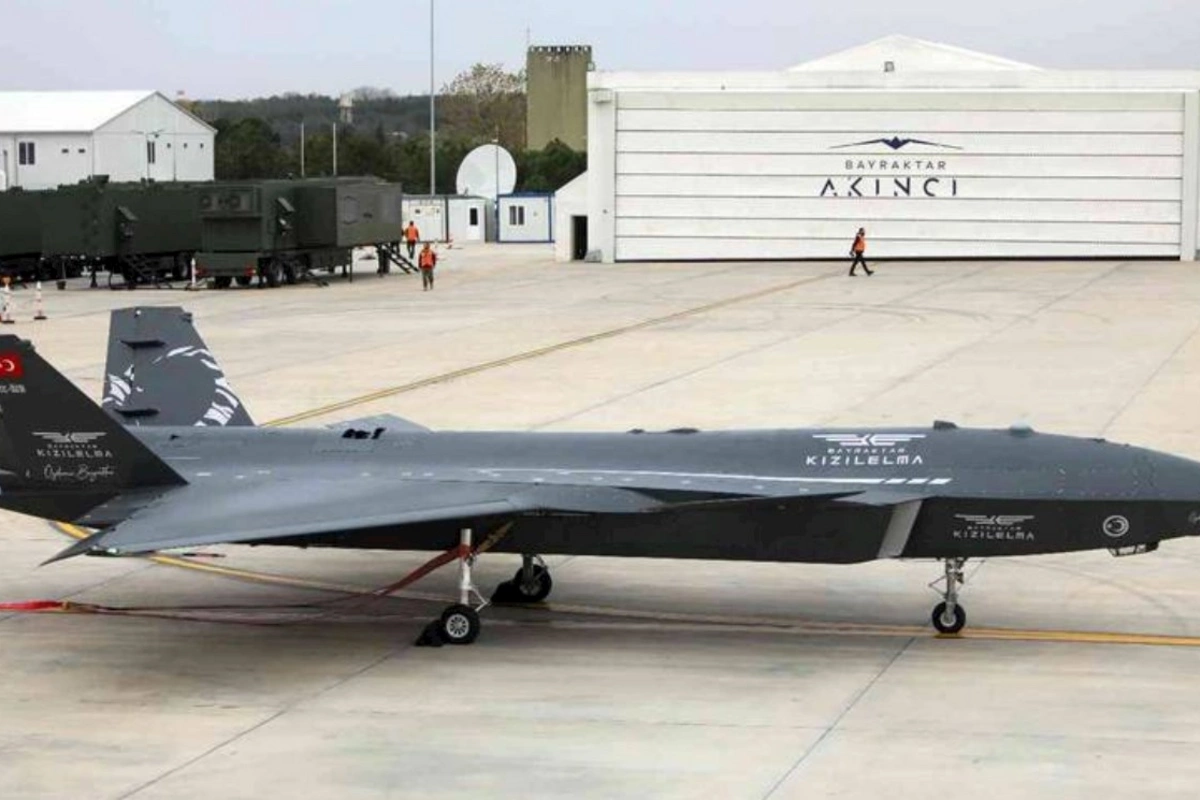 Pilotsuz qırıcı Bayraktar Kızılelma daha bir atış testini uğurla keçdi — VİDEO