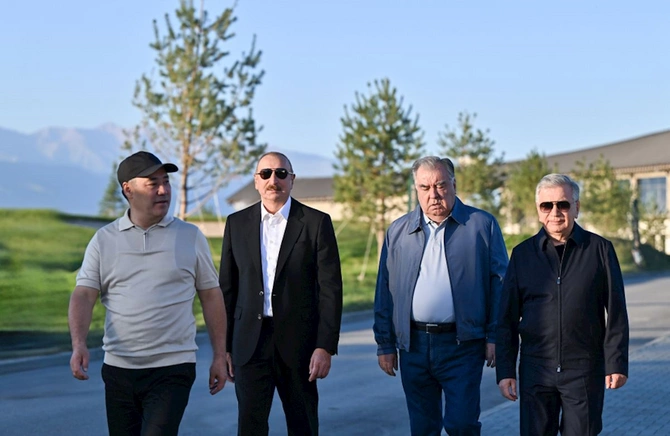 İlham Əliyev həmkarları ilə Qolf Klubun açılışında iştirak etdi — FOTOLAR İlham Əliyev həmkarları ilə Qolf Klubun açılışında iştirak etdi — FOTOLAR