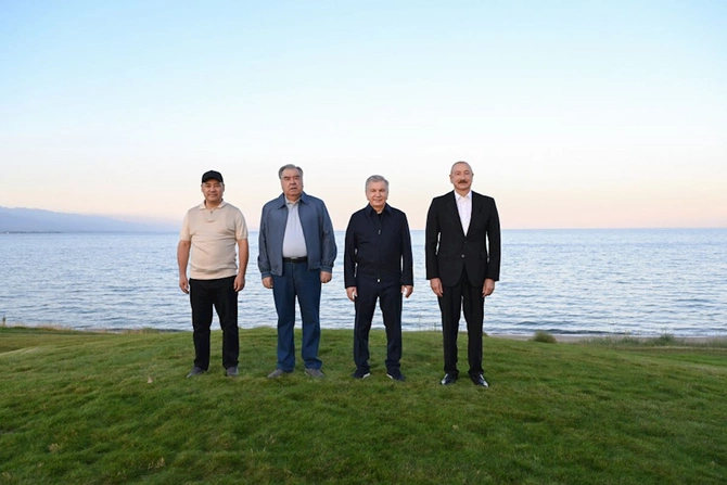 İlham Əliyev həmkarları ilə Qolf Klubun açılışında iştirak etdi — FOTOLAR İlham Əliyev həmkarları ilə Qolf Klubun açılışında iştirak etdi — FOTOLAR