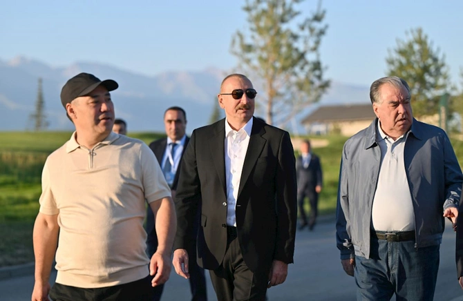 İlham Əliyev həmkarları ilə Qolf Klubun açılışında iştirak etdi — FOTOLAR İlham Əliyev həmkarları ilə Qolf Klubun açılışında iştirak etdi — FOTOLAR