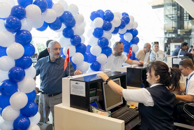 Azərbaycan Hava Yolları Qarsa ilk reysini həyata keçirib — FOTOLAR