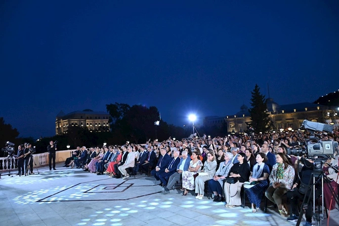 Filarmoniyada konsert mövsümü təntənəli şəkildə başa çatdı — FOTOLAR