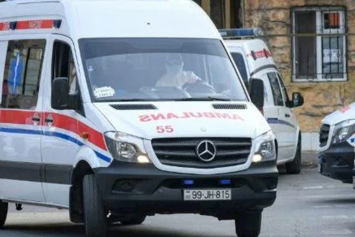 Bakıda taksi ağır qəza törətdi: 3 iranlı tələbə...