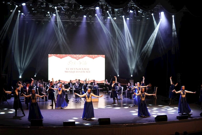 XV Beynəlxalq İpək Yolu Festivalının təntənəli açılış mərasimi keçirilib — FOTOLAR XV Beynəlxalq İpək Yolu Festivalının təntənəli açılış mərasimi keçirilib — FOTOLAR