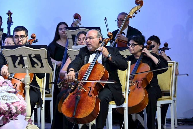 Filarmoniyada konsert mövsümü təntənəli şəkildə başa çatdı — FOTOLAR