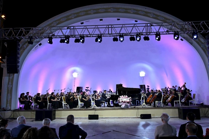 Filarmoniyada konsert mövsümü təntənəli şəkildə başa çatdı — FOTOLAR
