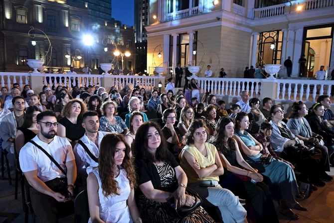 Filarmoniyada konsert mövsümü təntənəli şəkildə başa çatdı — FOTOLAR