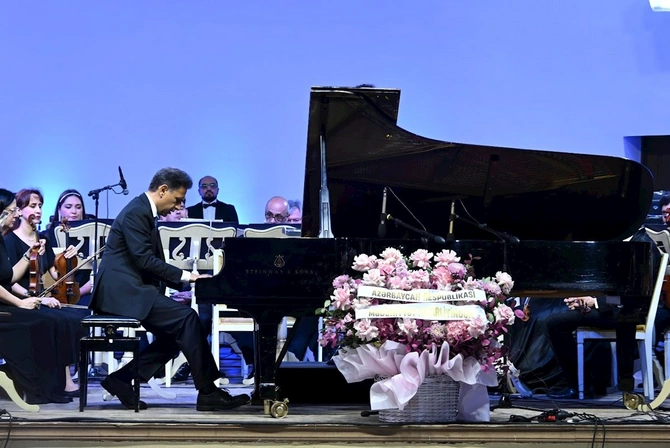 Filarmoniyada konsert mövsümü təntənəli şəkildə başa çatdı — FOTOLAR
