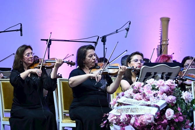 Filarmoniyada konsert mövsümü təntənəli şəkildə başa çatdı — FOTOLAR