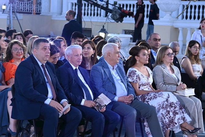 Filarmoniyada konsert mövsümü təntənəli şəkildə başa çatdı — FOTOLAR