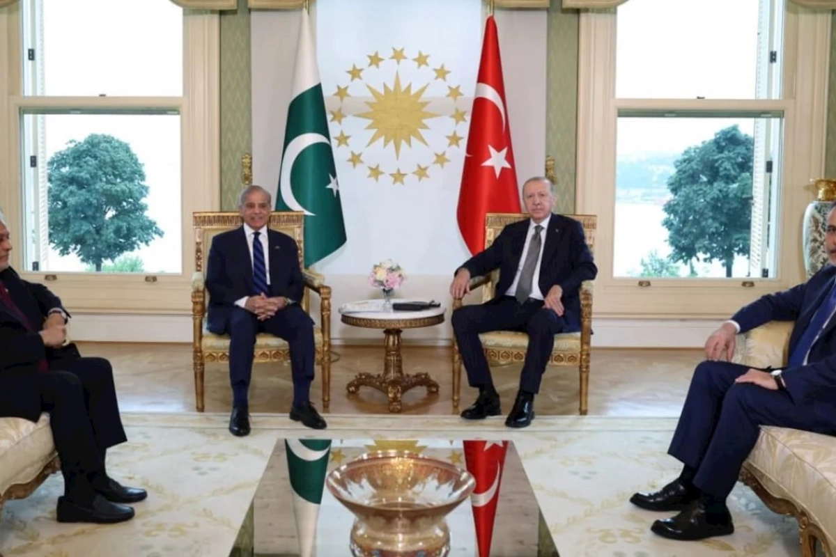 Şahbaz Şərif: Münaqişələrin həlli üçün yeganə yol diplomatiyadır