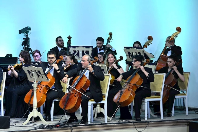 Filarmoniyada konsert mövsümü təntənəli şəkildə başa çatdı — FOTOLAR