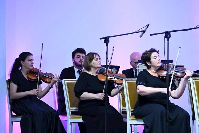 Filarmoniyada konsert mövsümü təntənəli şəkildə başa çatdı — FOTOLAR