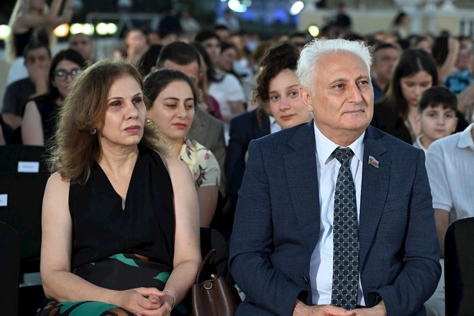 Filarmoniyada konsert mövsümü təntənəli şəkildə başa çatdı — FOTOLAR