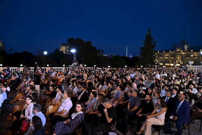 Filarmoniyada konsert mövsümü təntənəli şəkildə başa çatdı — FOTOLAR