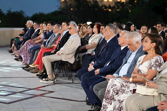 Filarmoniyada konsert mövsümü təntənəli şəkildə başa çatdı — FOTOLAR