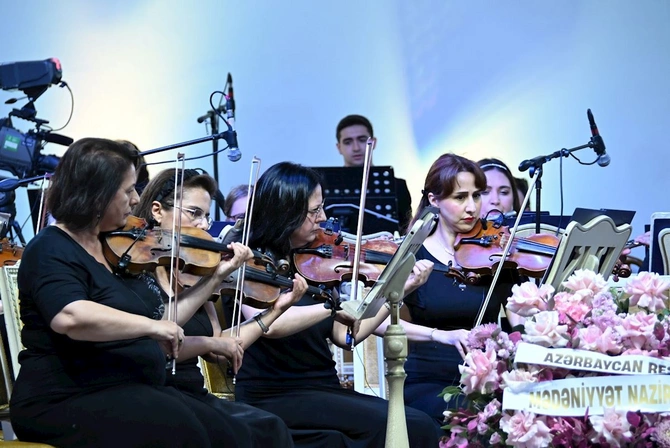 Filarmoniyada konsert mövsümü təntənəli şəkildə başa çatdı — FOTOLAR