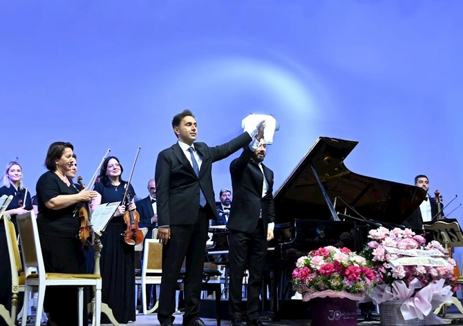 Filarmoniyada konsert mövsümü təntənəli şəkildə başa çatdı — FOTOLAR