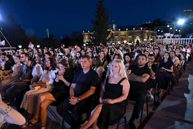 Filarmoniyada konsert mövsümü təntənəli şəkildə başa çatdı — FOTOLAR