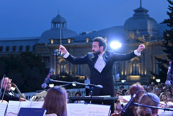 Filarmoniyada konsert mövsümü təntənəli şəkildə başa çatdı — FOTOLAR