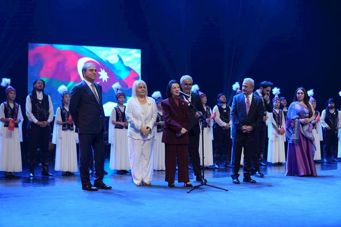 XV Beynəlxalq İpək Yolu Musiqi Festivalı təntənəli bağlanış konserti ilə yekunlaşdı — FOTOLAR