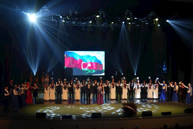 XV Beynəlxalq İpək Yolu Musiqi Festivalı təntənəli bağlanış konserti ilə yekunlaşdı — FOTOLAR