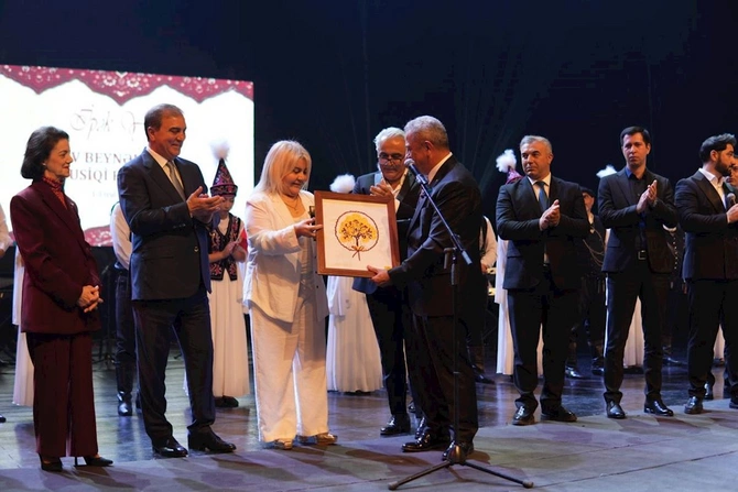 XV Beynəlxalq İpək Yolu Musiqi Festivalı təntənəli bağlanış konserti ilə yekunlaşdı — FOTOLAR