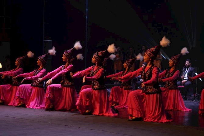 XV Beynəlxalq İpək Yolu Musiqi Festivalı təntənəli bağlanış konserti ilə yekunlaşdı — FOTOLAR