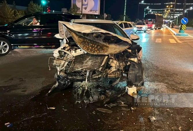 Sumqayıtda üç avtomobil toqquşdu: xəsarət alanlar var — FOTOLAR