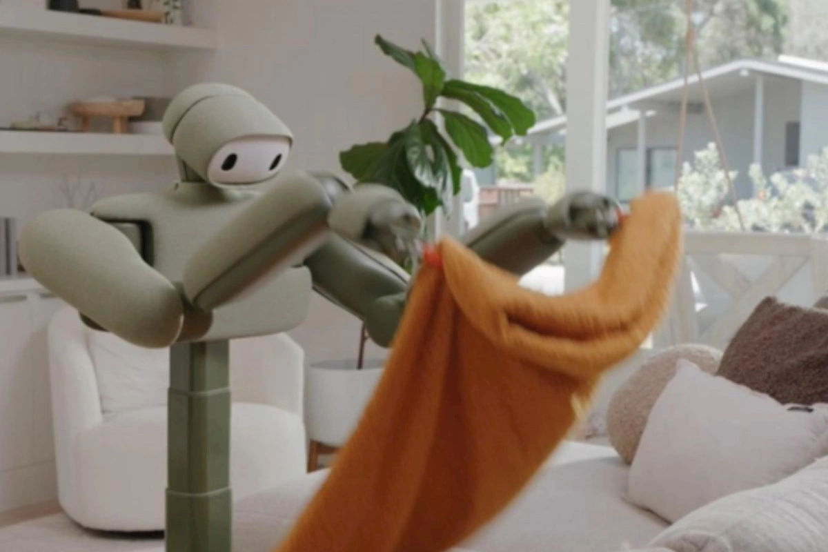 Paltar qatlaya, yataq yığa bilən robot təqdim olundu