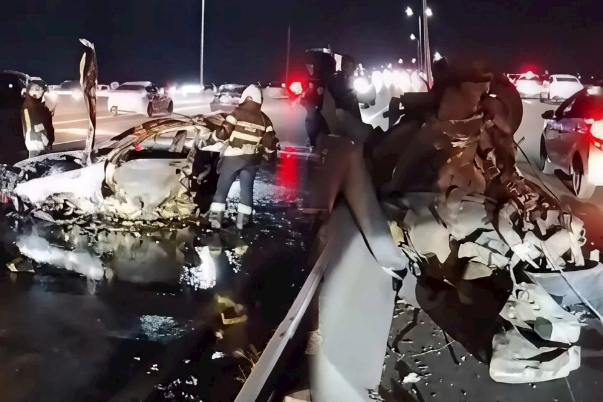 Bakıda qorxunc qəzanı: Avtomobil iki yerə bölündü — VİDEO