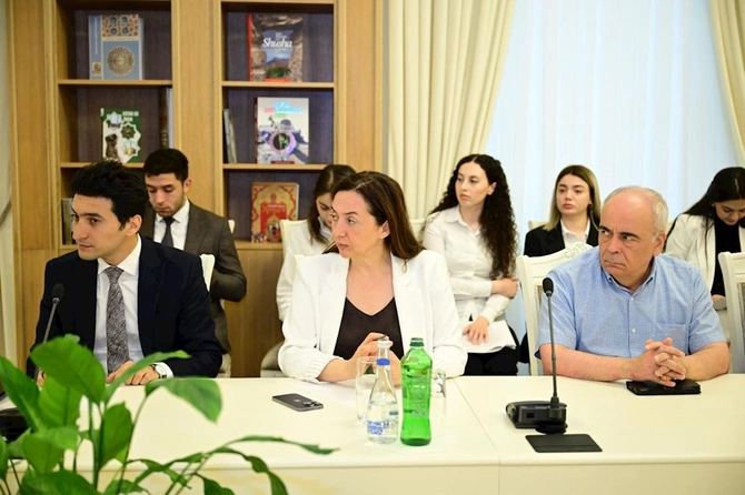 Azərbaycanda ilk dəfə “Mədəniyyət hüququ” ixtisaslaşması üzrə magistr dissertasiyalarının müdafiəsi keçirilib — FOTOLAR Azərbaycanda ilk dəfə “Mədəniyyət hüququ” ixtisaslaşması üzrə magistr dissertasiyalarının müdafiəsi keçirilib — FOTOLAR