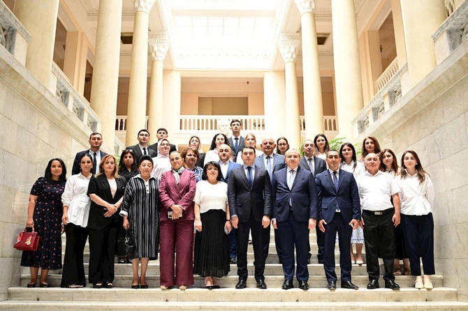 Azərbaycanda ilk dəfə “Mədəniyyət hüququ” ixtisaslaşması üzrə magistr dissertasiyalarının müdafiəsi keçirilib — FOTOLAR Azərbaycanda ilk dəfə “Mədəniyyət hüququ” ixtisaslaşması üzrə magistr dissertasiyalarının müdafiəsi keçirilib — FOTOLAR
