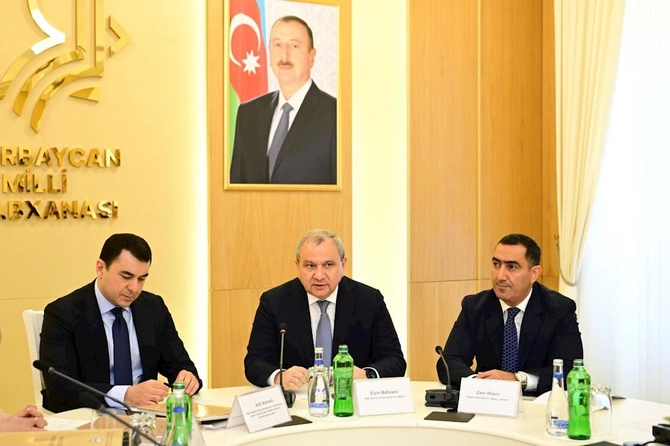 Azərbaycanda ilk dəfə “Mədəniyyət hüququ” ixtisaslaşması üzrə magistr dissertasiyalarının müdafiəsi keçirilib — FOTOLAR Azərbaycanda ilk dəfə “Mədəniyyət hüququ” ixtisaslaşması üzrə magistr dissertasiyalarının müdafiəsi keçirilib — FOTOLAR