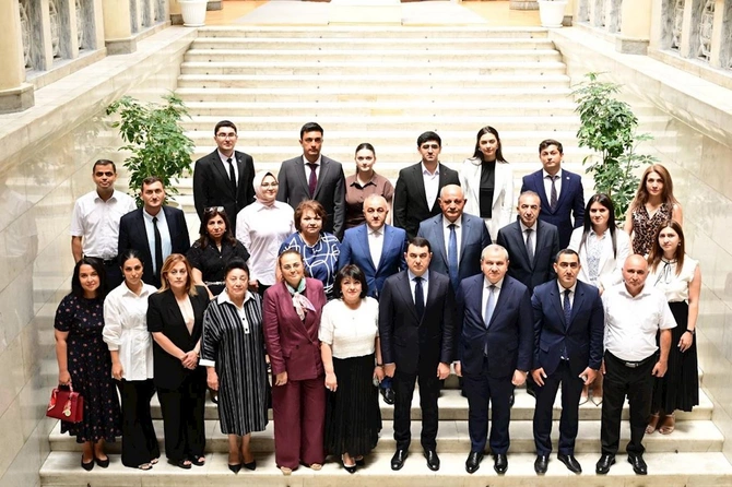 Azərbaycanda ilk dəfə “Mədəniyyət hüququ” ixtisaslaşması üzrə magistr dissertasiyalarının müdafiəsi keçirilib — FOTOLAR Azərbaycanda ilk dəfə “Mədəniyyət hüququ” ixtisaslaşması üzrə magistr dissertasiyalarının müdafiəsi keçirilib — FOTOLAR