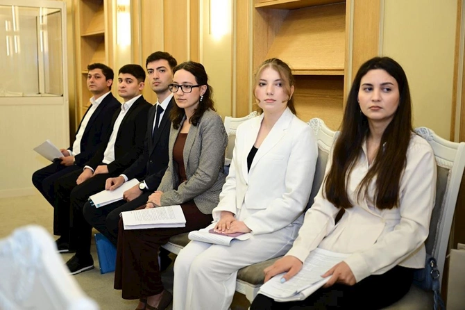 Azərbaycanda ilk dəfə “Mədəniyyət hüququ” ixtisaslaşması üzrə magistr dissertasiyalarının müdafiəsi keçirilib — FOTOLAR Azərbaycanda ilk dəfə “Mədəniyyət hüququ” ixtisaslaşması üzrə magistr dissertasiyalarının müdafiəsi keçirilib — FOTOLAR