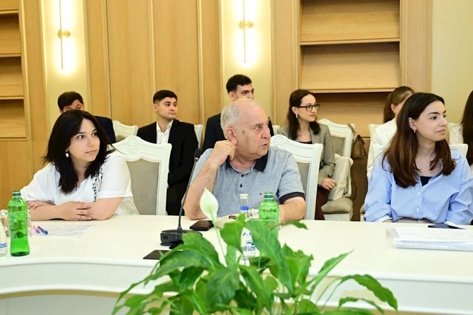 Azərbaycanda ilk dəfə “Mədəniyyət hüququ” ixtisaslaşması üzrə magistr dissertasiyalarının müdafiəsi keçirilib — FOTOLAR Azərbaycanda ilk dəfə “Mədəniyyət hüququ” ixtisaslaşması üzrə magistr dissertasiyalarının müdafiəsi keçirilib — FOTOLAR
